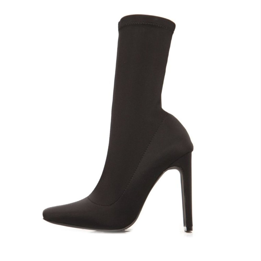 FASHION NOVA • Sleek Sock-Like Bootie • Size 9